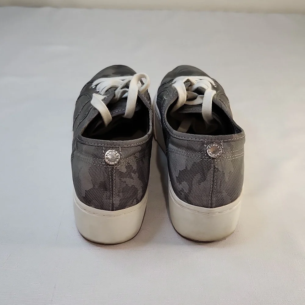Steve Madden Emmi Platform Sneakers. Size 8